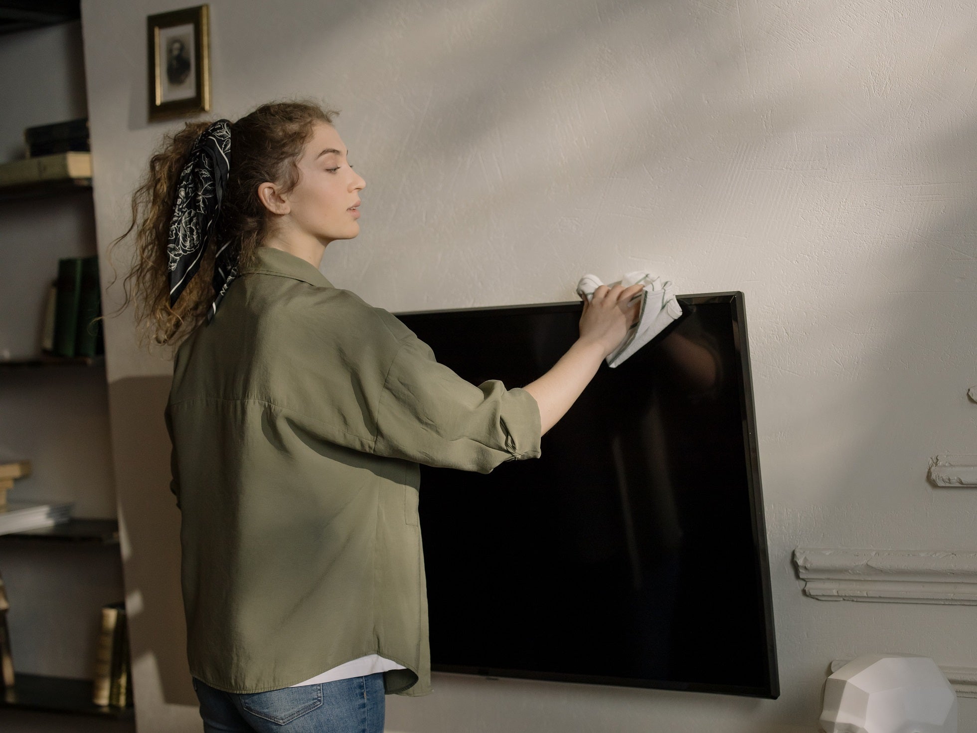 How do I clean my large TV? - Madari